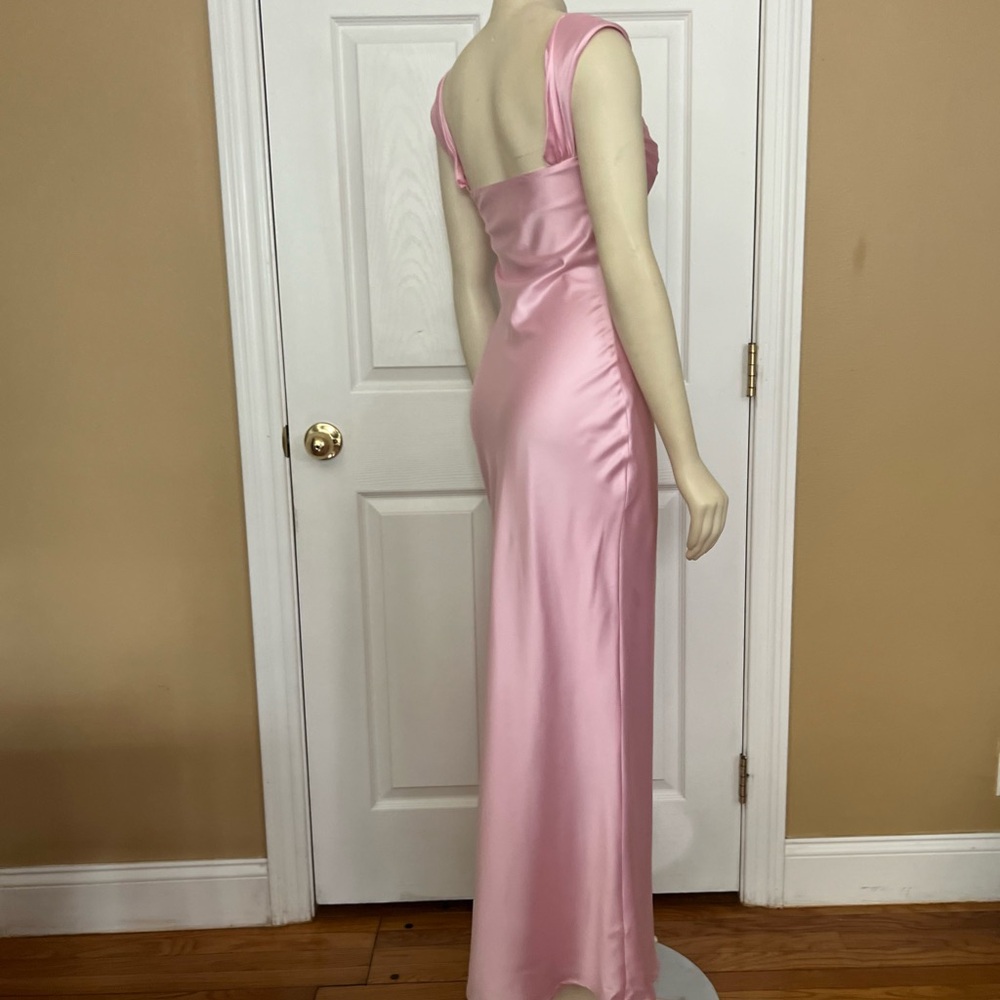 Elegant Off-Shoulder Satin Maxi Dress in Light Pink - Picture 13 of 16